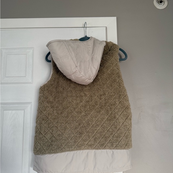 Patagonia Cream Tan Reversible Fleece Puffer Vest - Picture 10 of 13